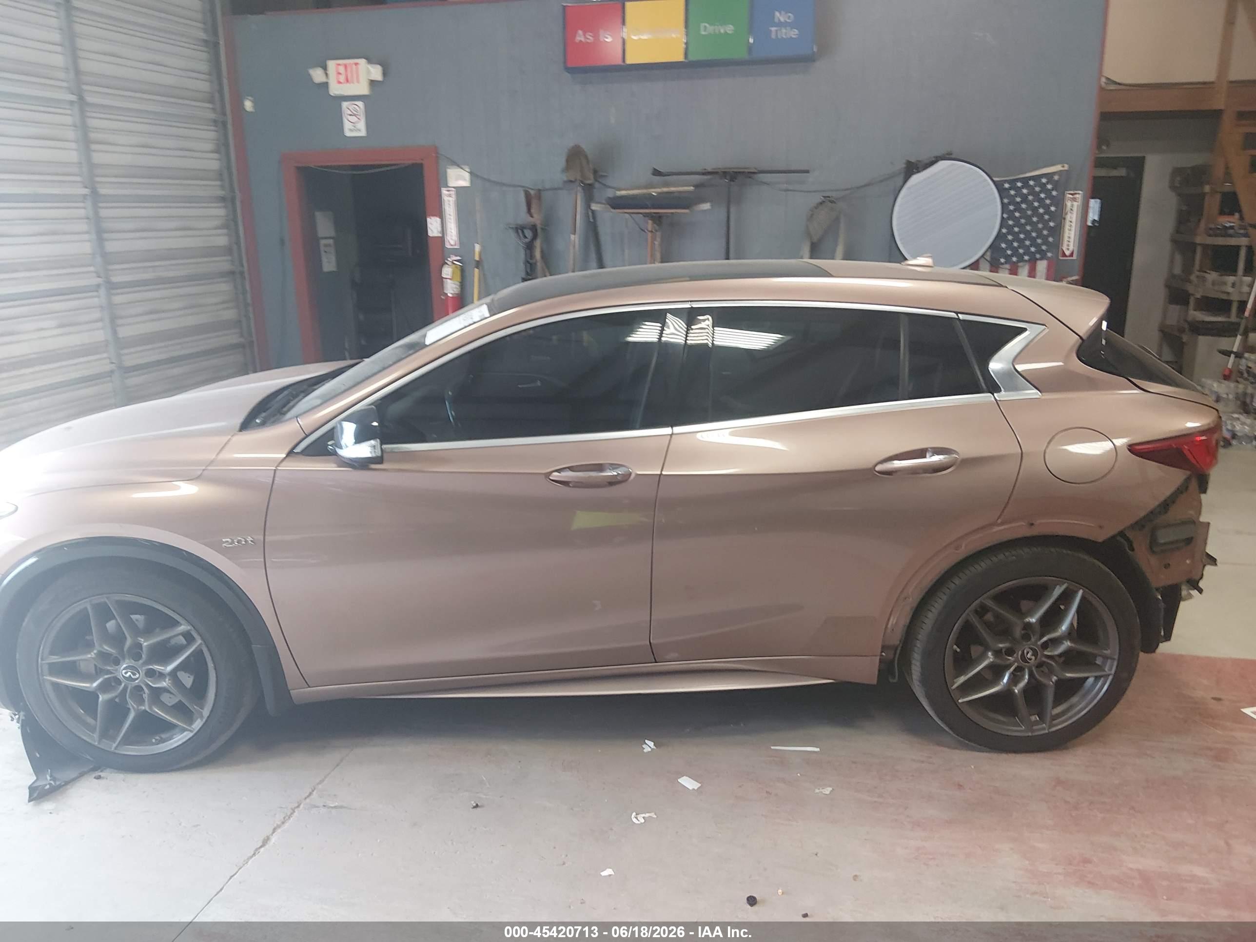 2017 INFINITI QX30 SPORT