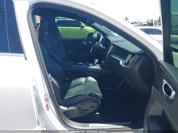 2019 VOLVO XC60 T6 R-DESIGN