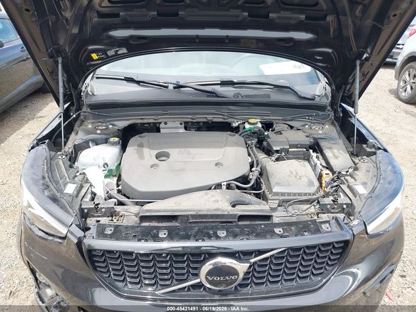 2025 VOLVO XC40 B5 PLUS DARK THEME