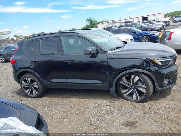2025 VOLVO XC40 B5 PLUS DARK THEME
