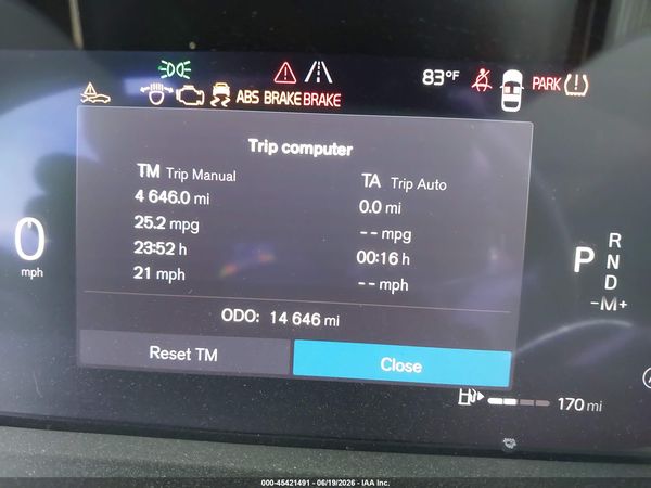2025 VOLVO XC40 B5 PLUS DARK THEME