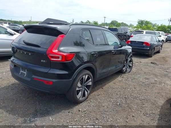 2025 VOLVO XC40 B5 PLUS DARK THEME