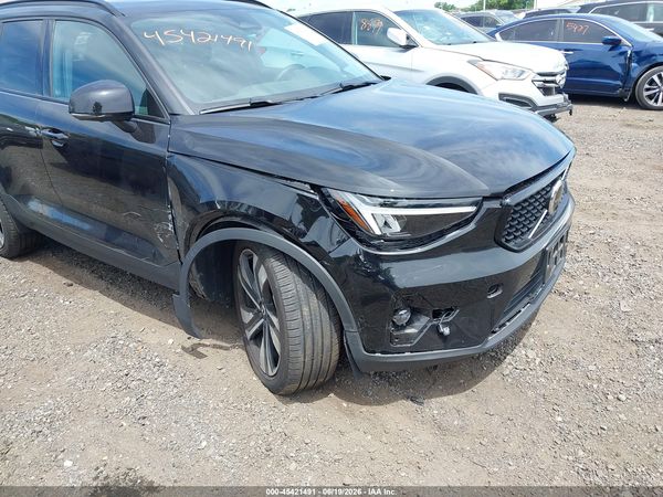 2025 VOLVO XC40 B5 PLUS DARK THEME