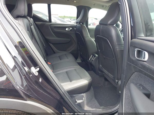 2025 VOLVO XC40 B5 PLUS DARK THEME