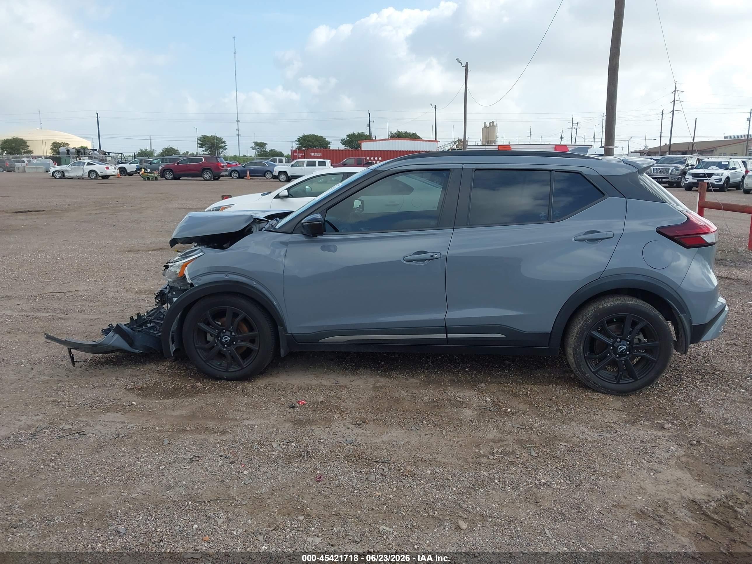 2023 NISSAN KICKS SR XTRONIC CVT