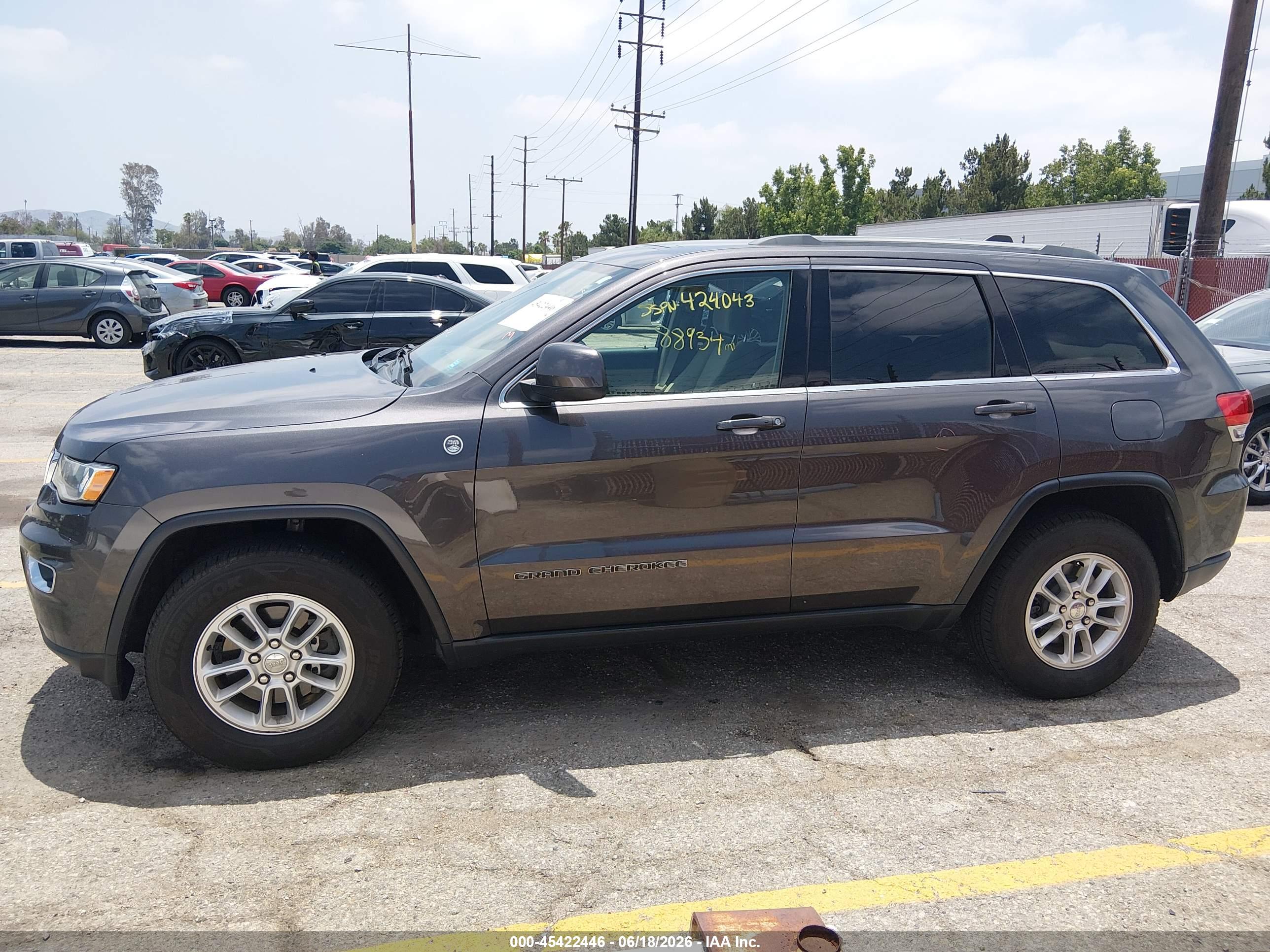 2019 JEEP GRAND CHEROKEE LAREDO E 4X4
