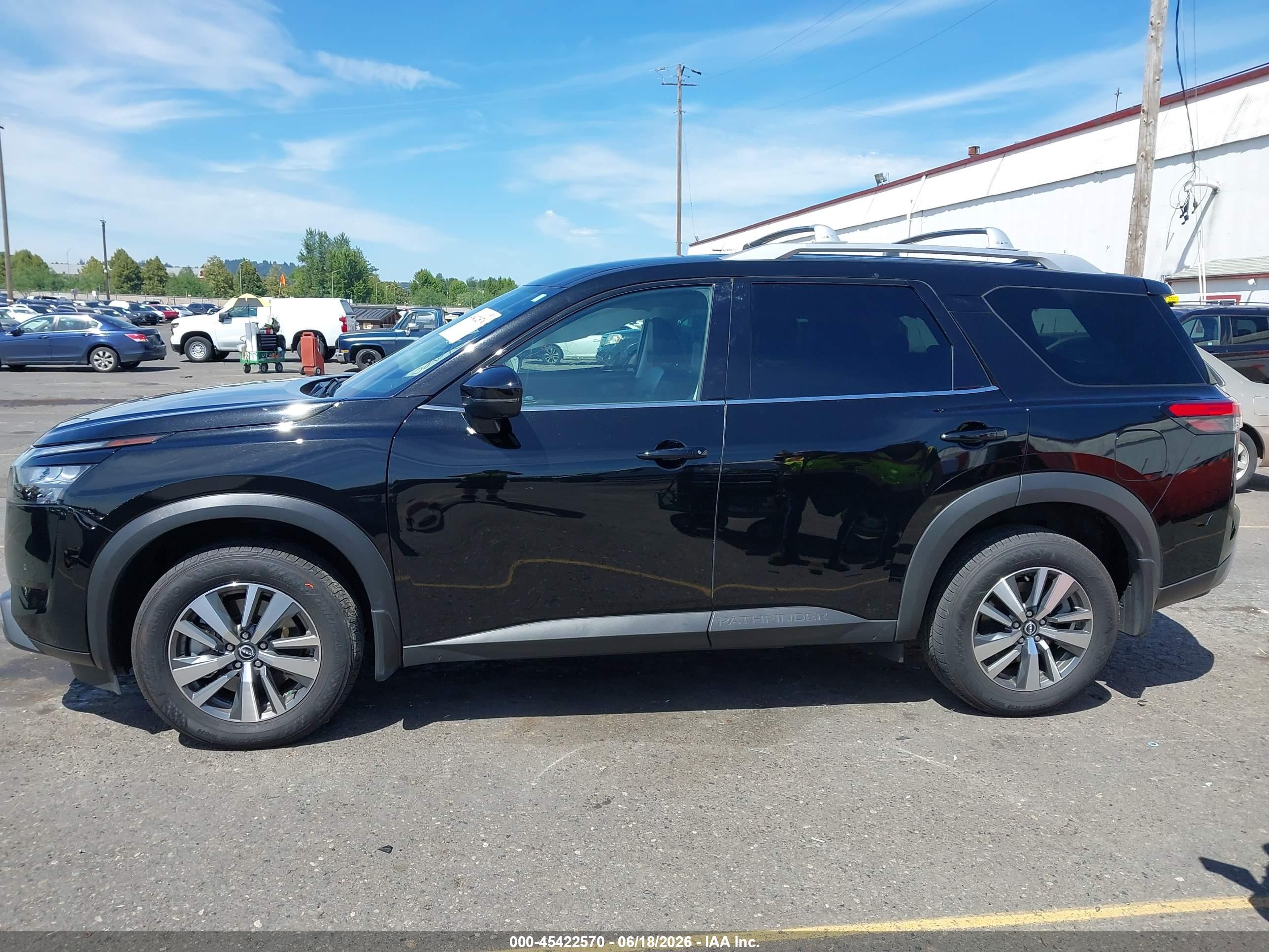 2025 NISSAN PATHFINDER SL 4WD