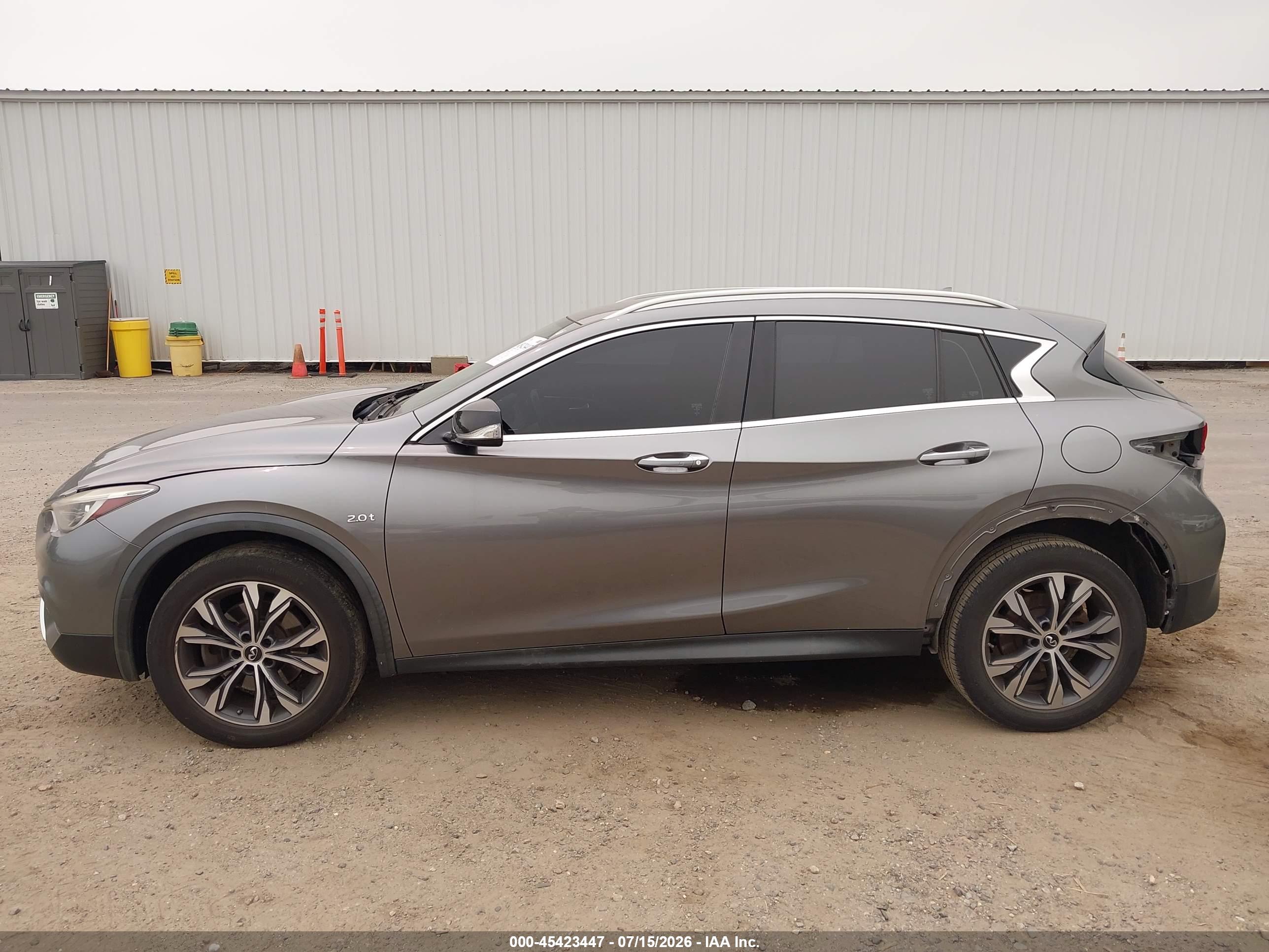 2017 INFINITI QX30 LUXURY