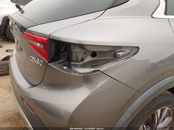 2017 INFINITI QX30 LUXURY