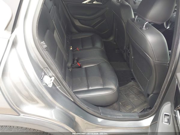 2017 INFINITI QX30 LUXURY