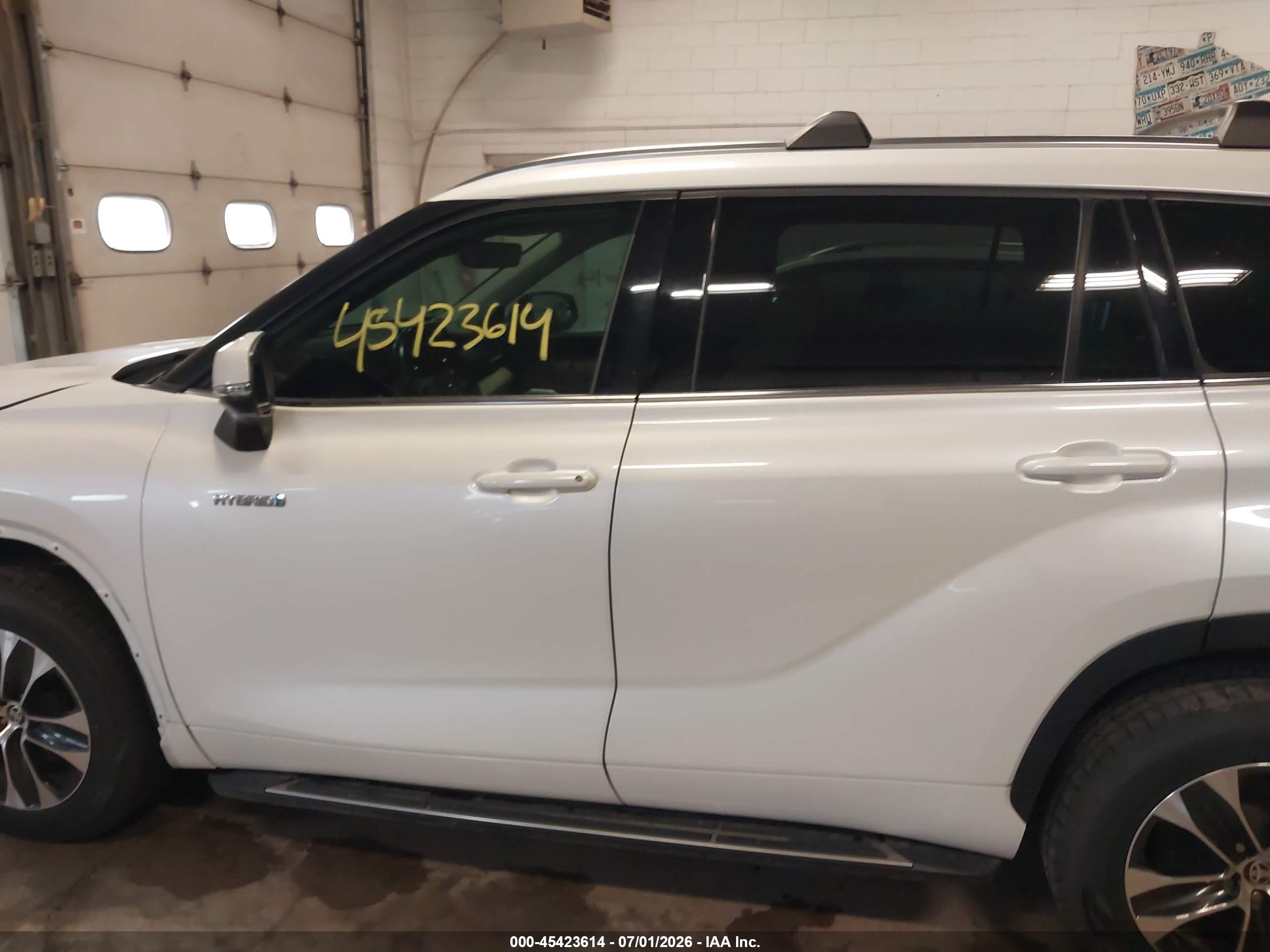 2020 TOYOTA HIGHLANDER HYBRID XLE