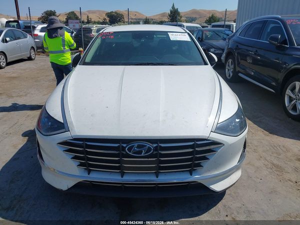 2022 HYUNDAI SONATA SE