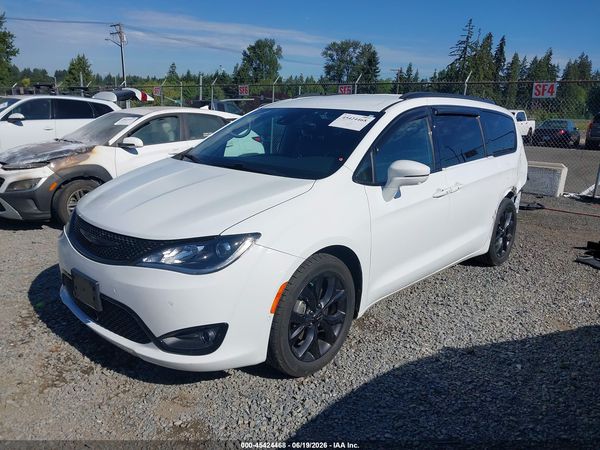 2018 CHRYSLER PACIFICA — I2