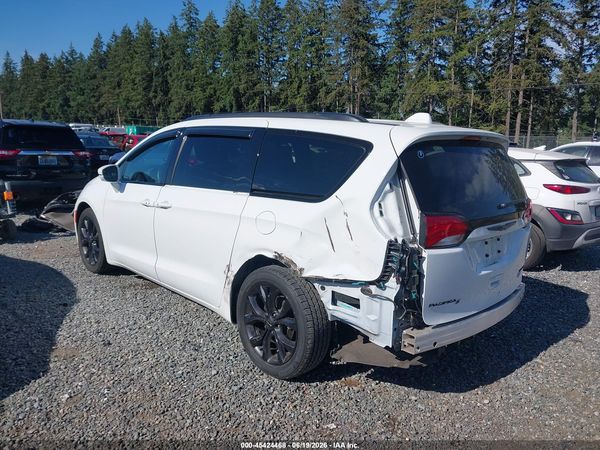 2018 CHRYSLER PACIFICA LIMITED — I3