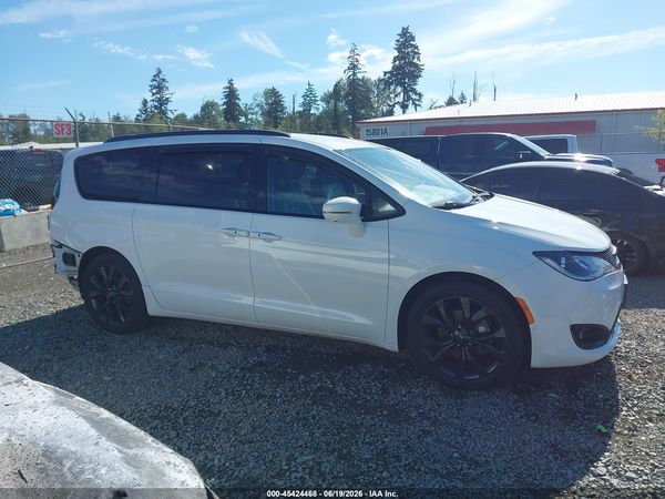2018 CHRYSLER PACIFICA LIMITED — I116