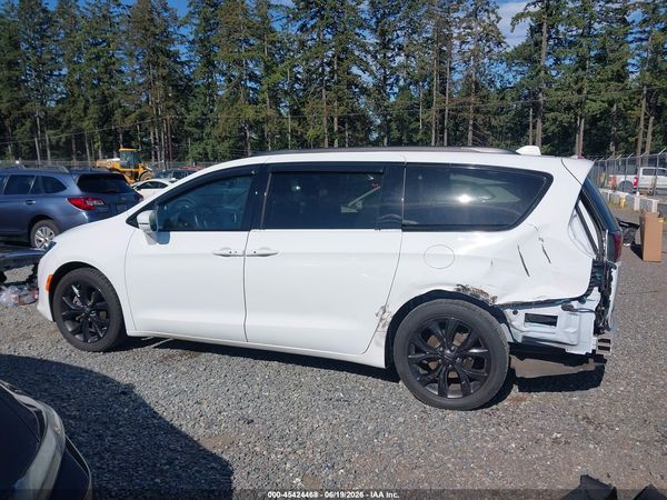 2018 CHRYSLER PACIFICA LIMITED — I117