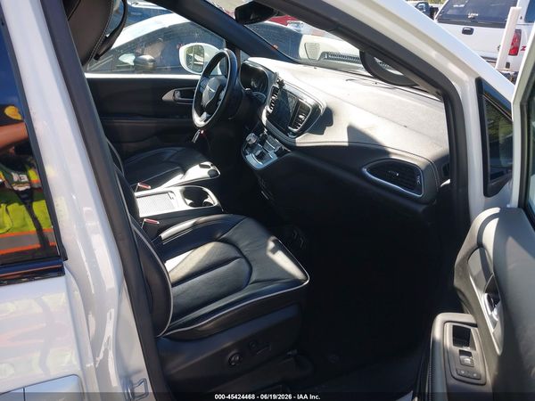 2018 CHRYSLER PACIFICA LIMITED — I152
