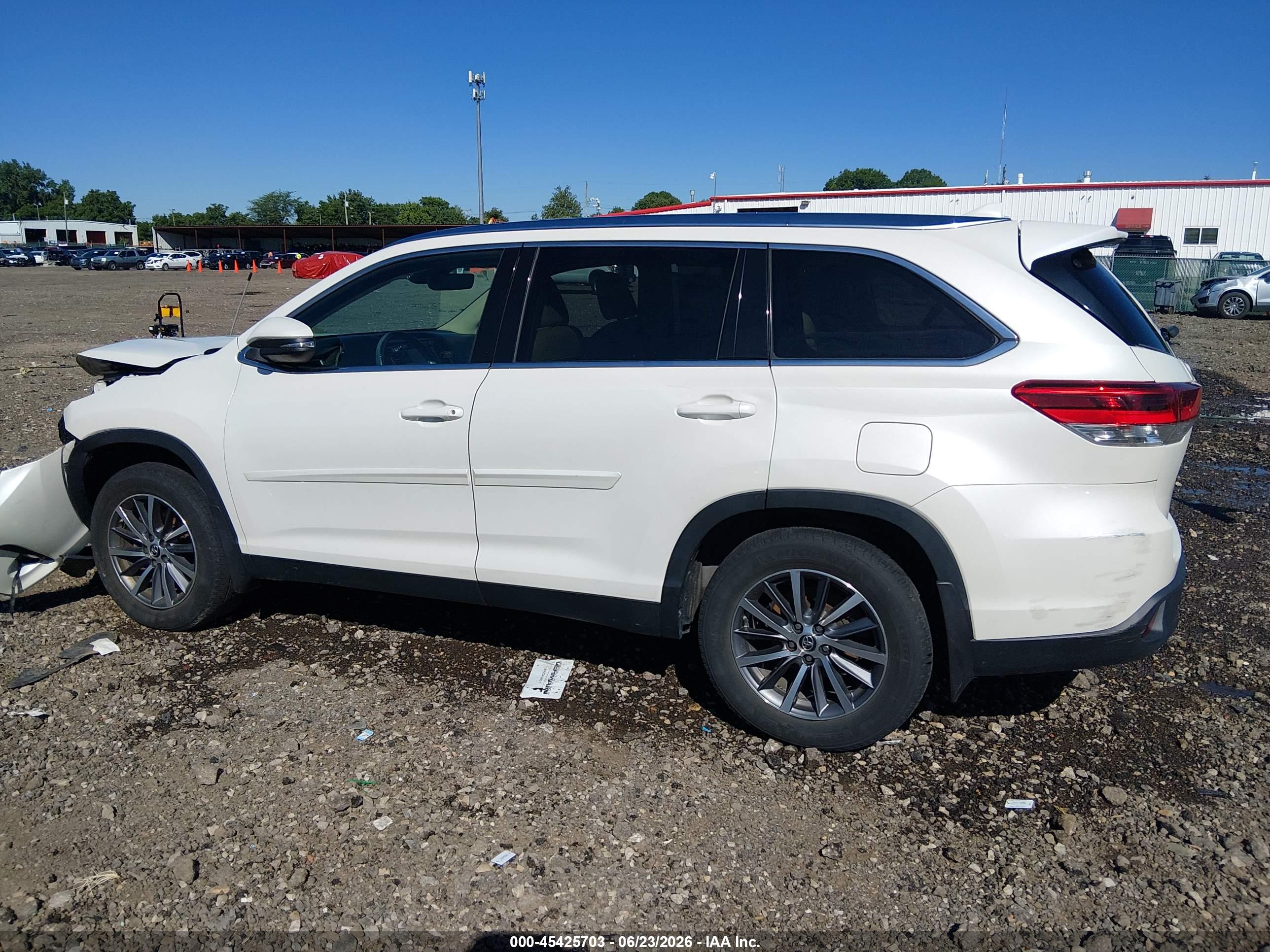 2019 TOYOTA HIGHLANDER XLE