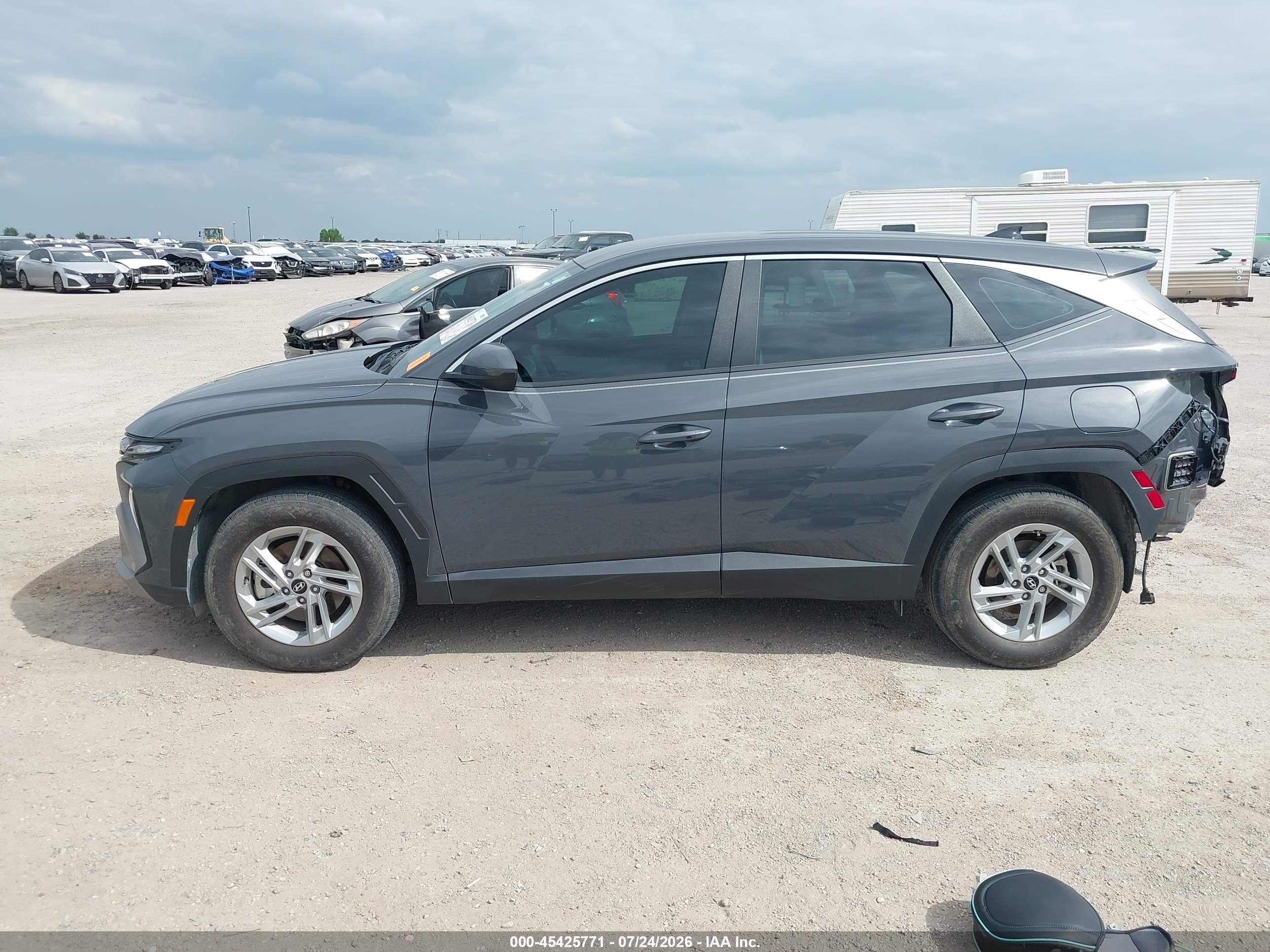 2025 HYUNDAI TUCSON SE