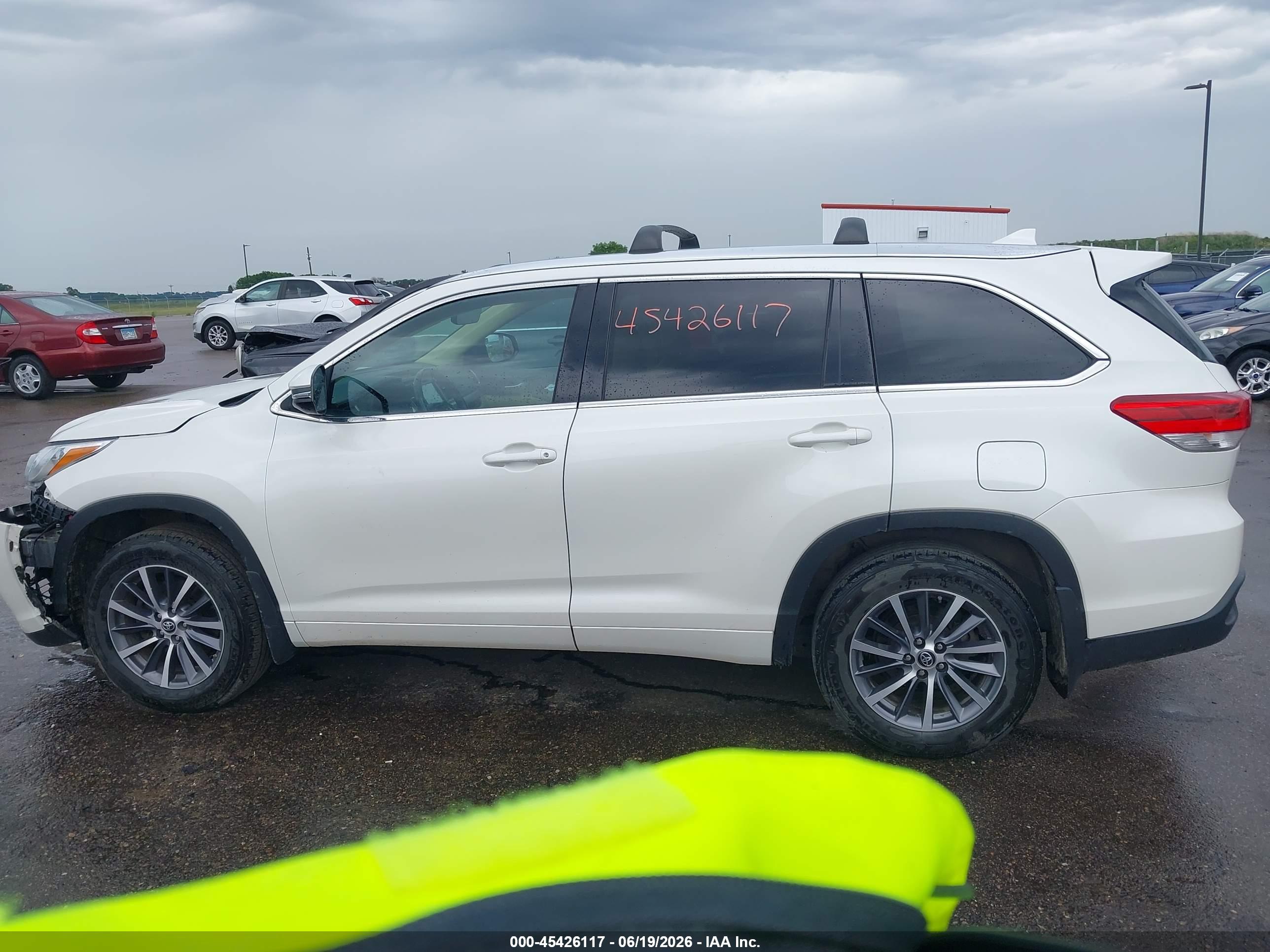 2017 TOYOTA HIGHLANDER XLE