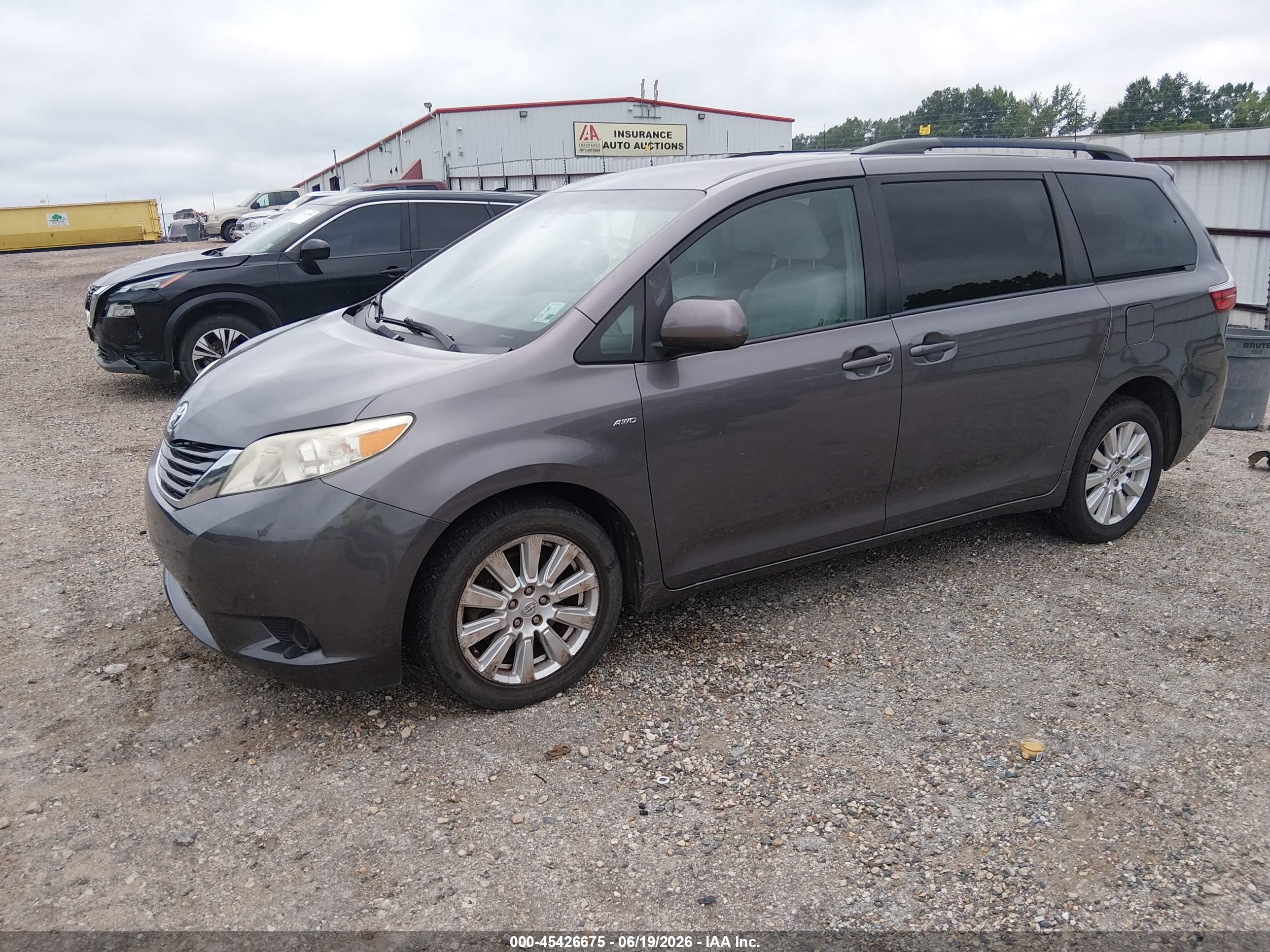 2017 TOYOTA SIENNA LE 7 PASSENGER