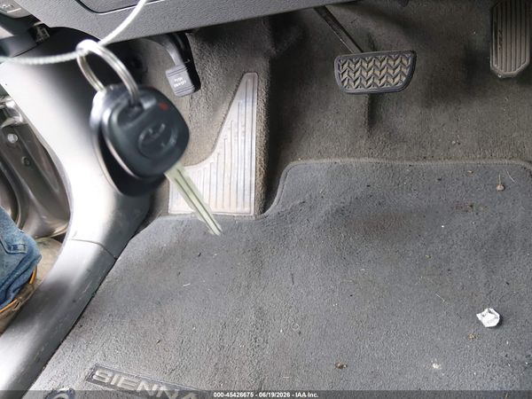 2017 TOYOTA SIENNA LE 7 PASSENGER