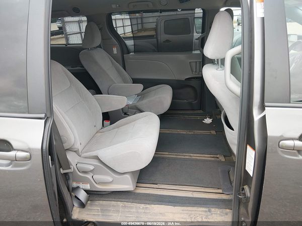 2017 TOYOTA SIENNA LE 7 PASSENGER