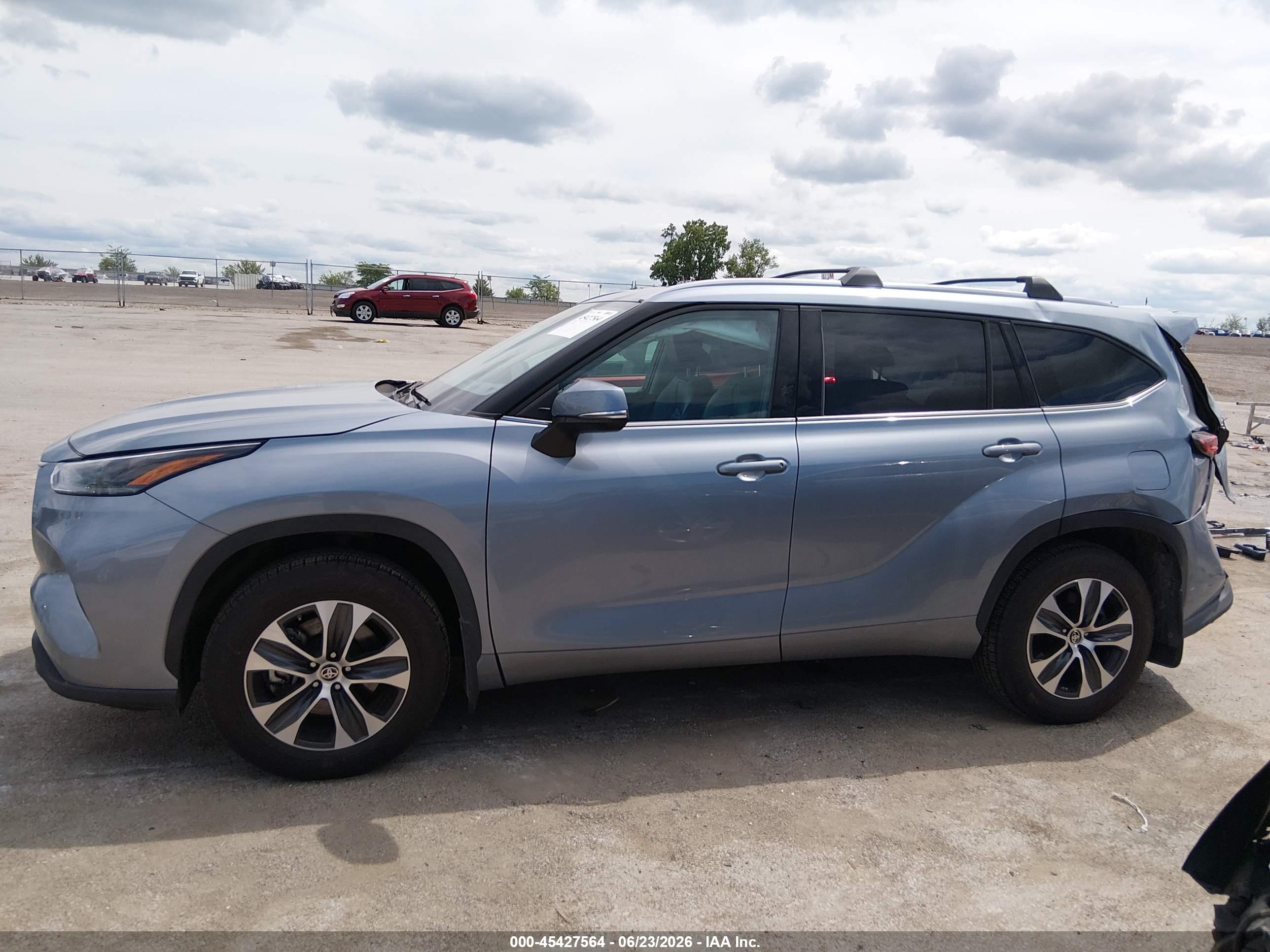 2021 TOYOTA HIGHLANDER XLE