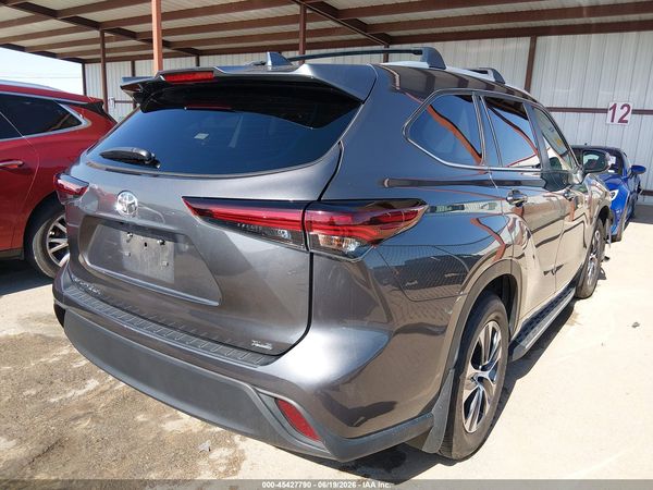 2025 TOYOTA HIGHLANDER XLE