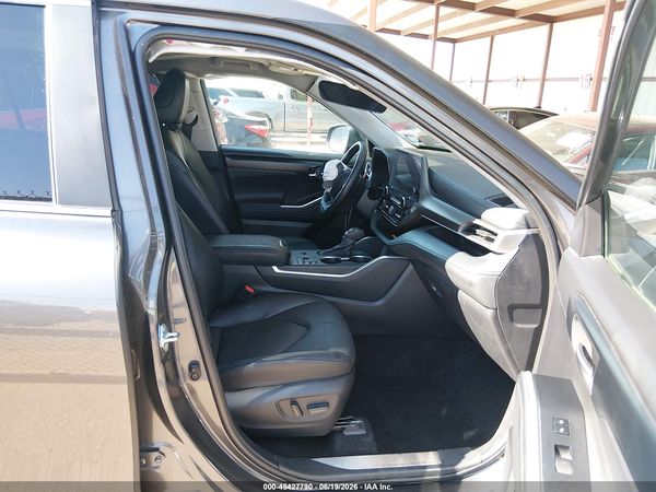 2025 TOYOTA HIGHLANDER XLE