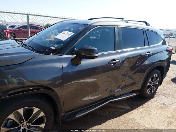 2025 TOYOTA HIGHLANDER XLE