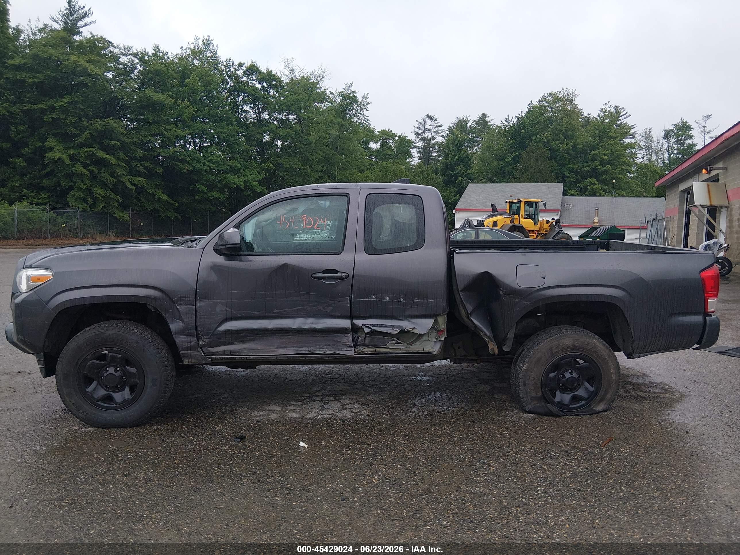 2017 TOYOTA TACOMA SR