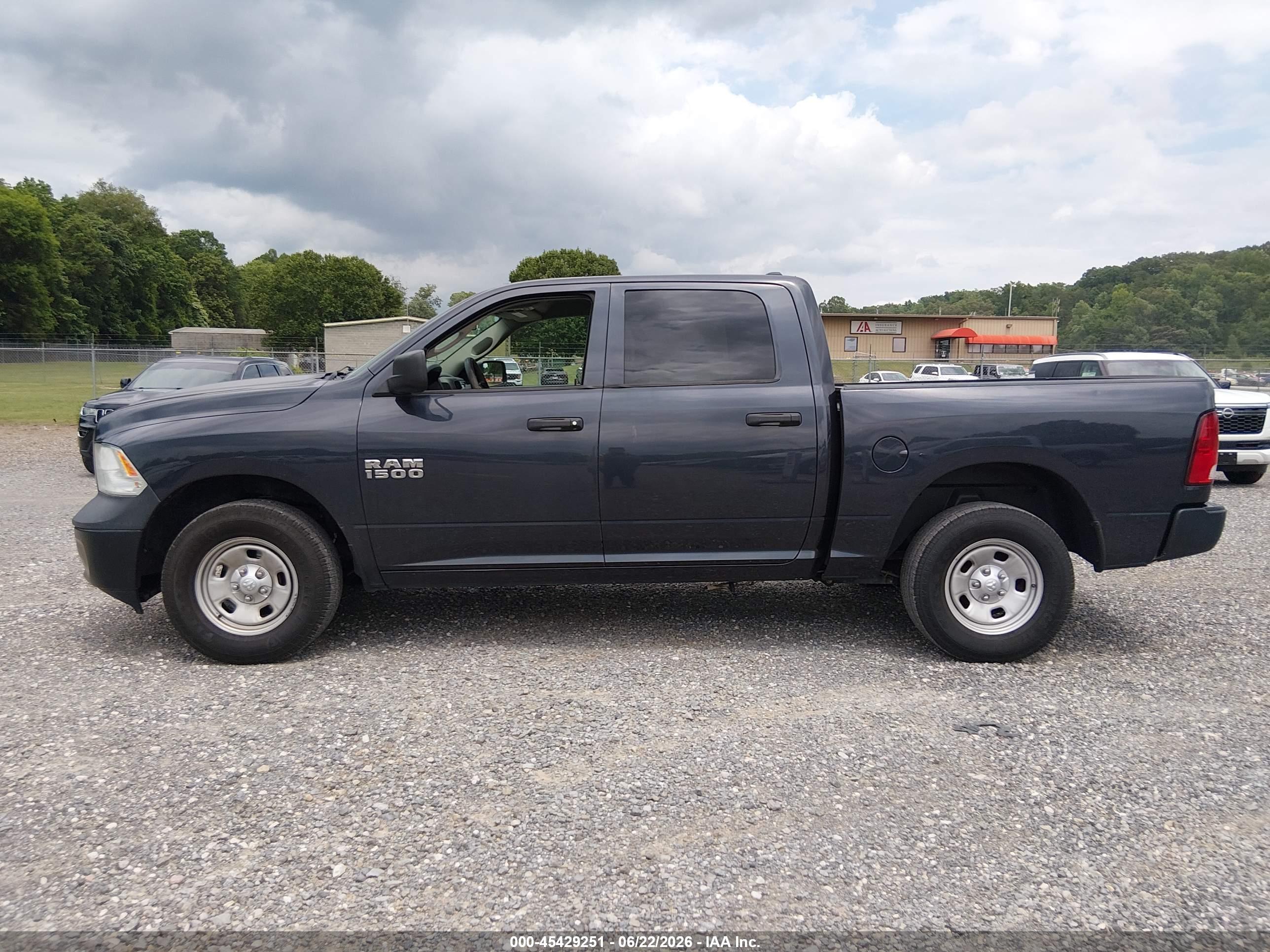 2018 RAM 1500 ST CREW CAB 4X4