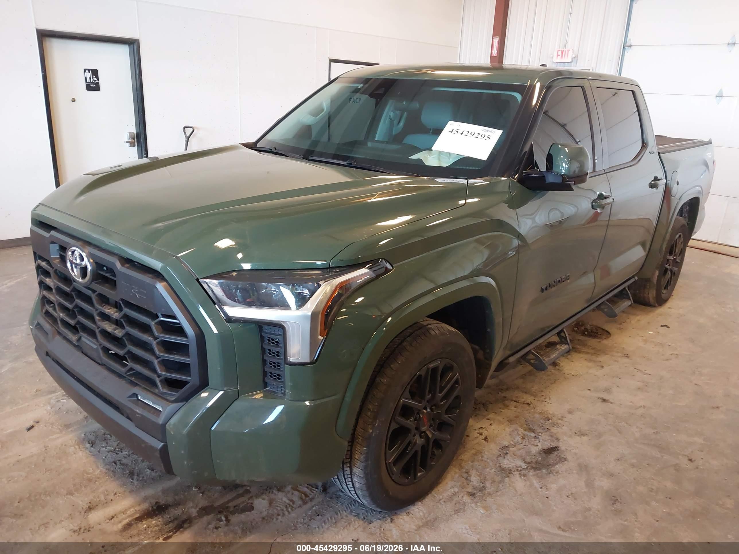 2023 TOYOTA TUNDRA SR5