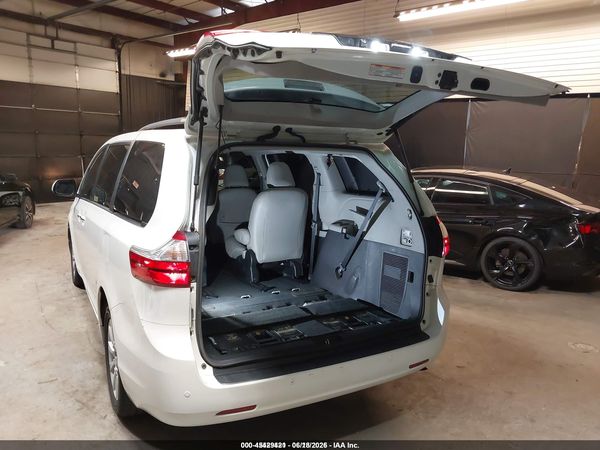 2017 TOYOTA SIENNA — I3