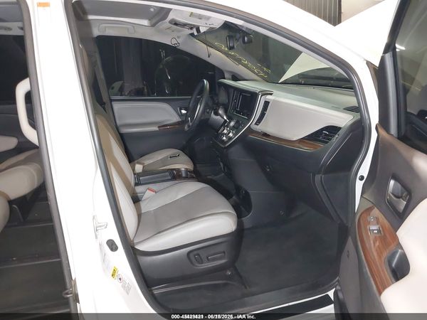 2017 TOYOTA SIENNA — I5