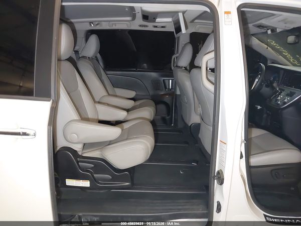 2017 TOYOTA SIENNA — I8