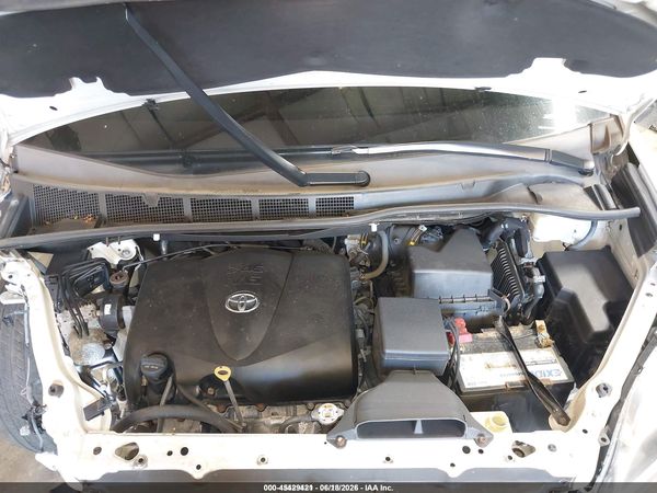 2017 TOYOTA SIENNA — I10