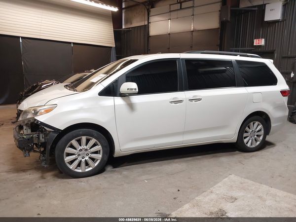 2017 TOYOTA SIENNA — I117