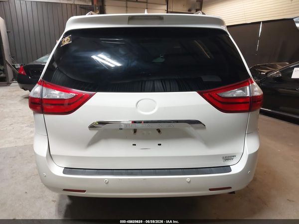 2017 TOYOTA SIENNA — I119