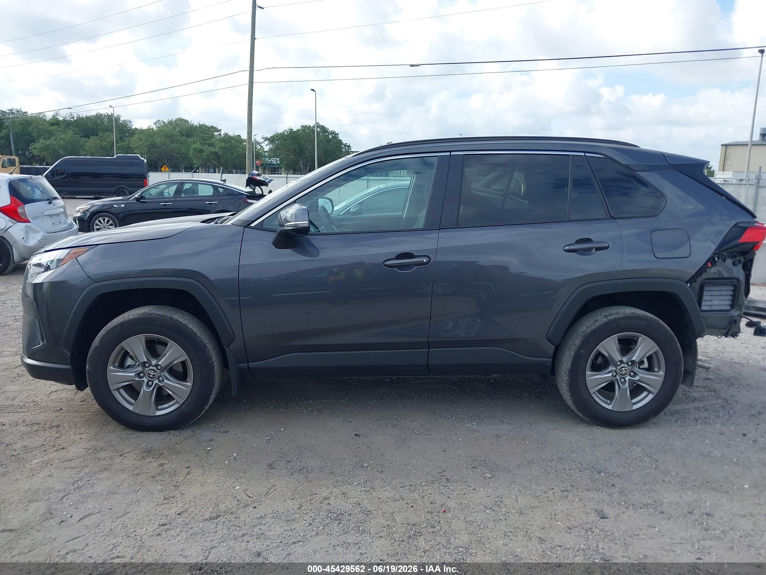 2025 TOYOTA RAV4 XLE