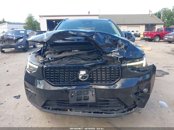 2025 VOLVO XC40 B5 PLUS DARK THEME