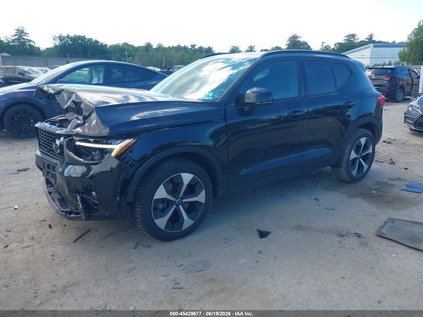 2025 VOLVO XC40 B5 PLUS DARK THEME