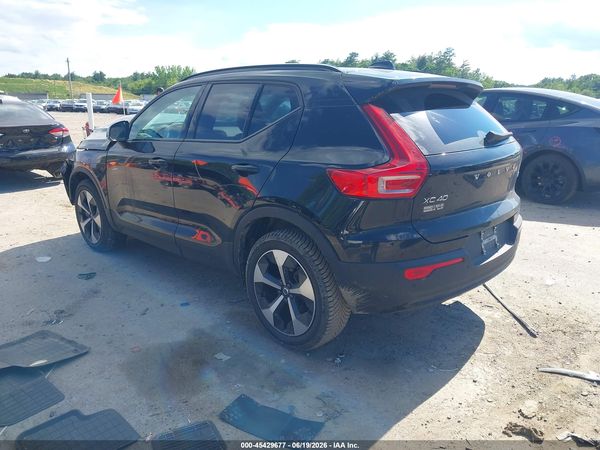 2025 VOLVO XC40 B5 PLUS DARK THEME