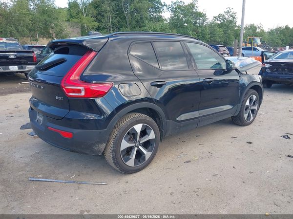 2025 VOLVO XC40 B5 PLUS DARK THEME