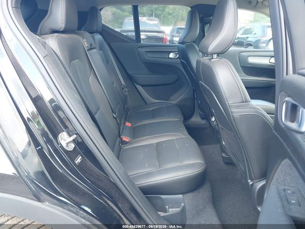 2025 VOLVO XC40 B5 PLUS DARK THEME