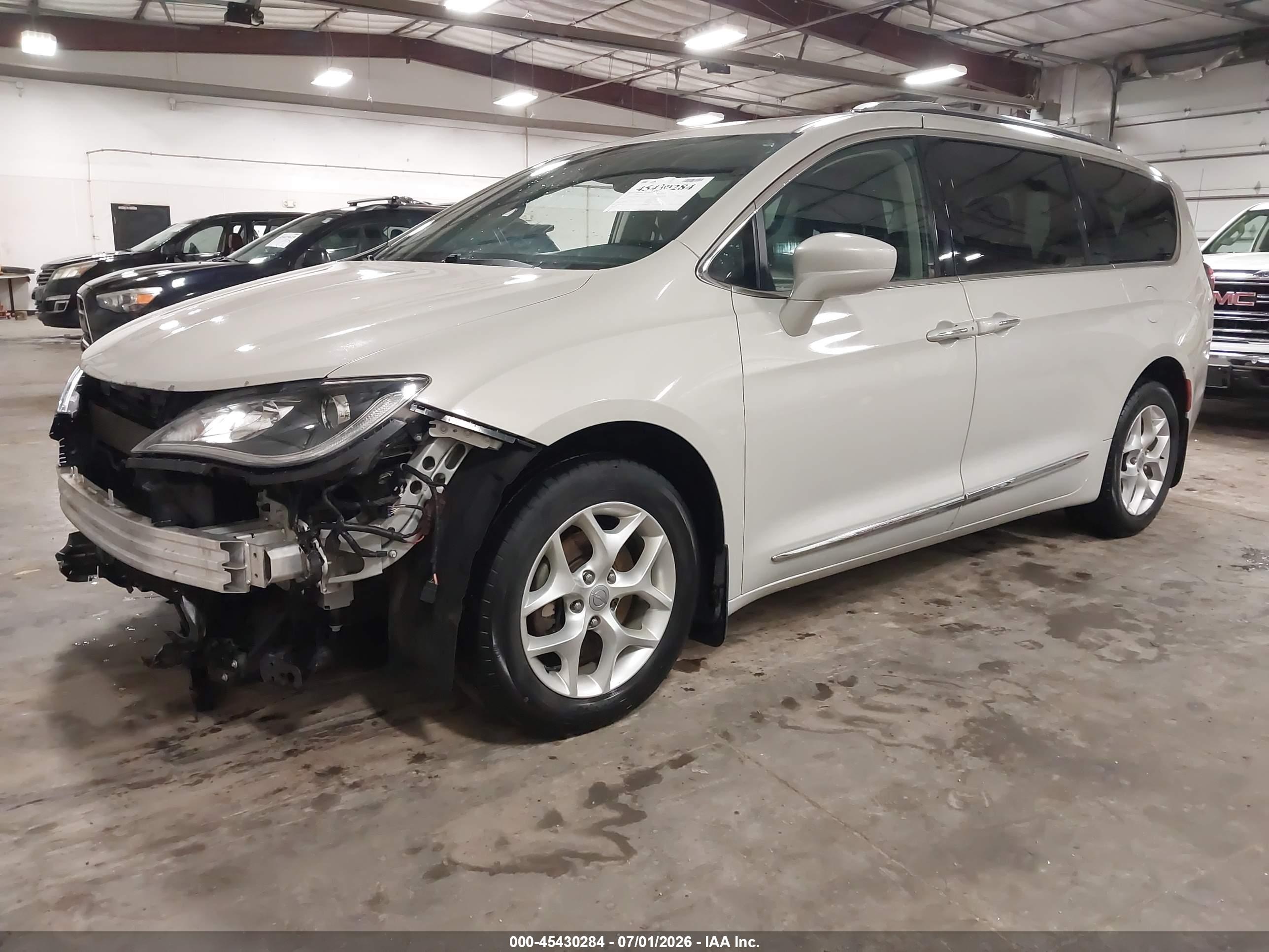 2017 CHRYSLER PACIFICA TOURING-L PLUS — I2