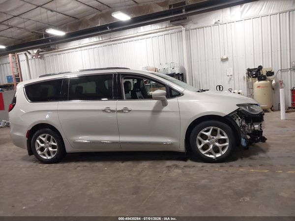 2017 CHRYSLER PACIFICA TOURING-L PLUS — I116