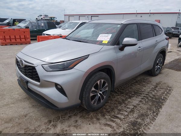 2024 TOYOTA HIGHLANDER XLE