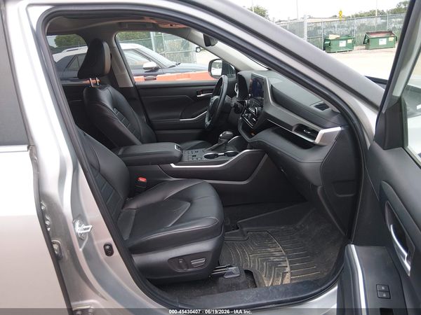 2024 TOYOTA HIGHLANDER XLE